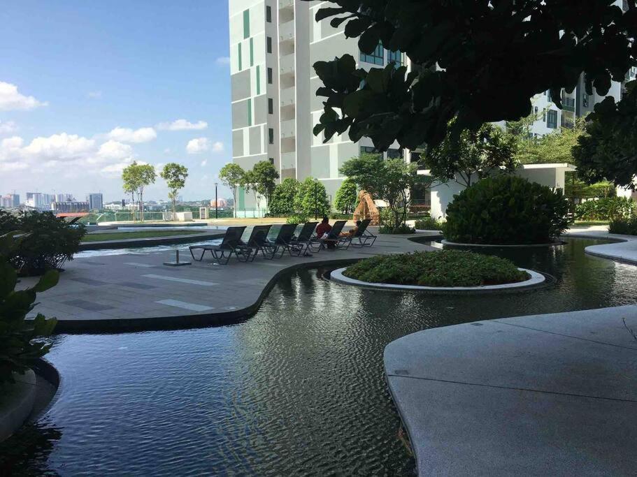 Homenest Jb City Poolview Suite By Cozy Home 조호르 바루 외부 사진