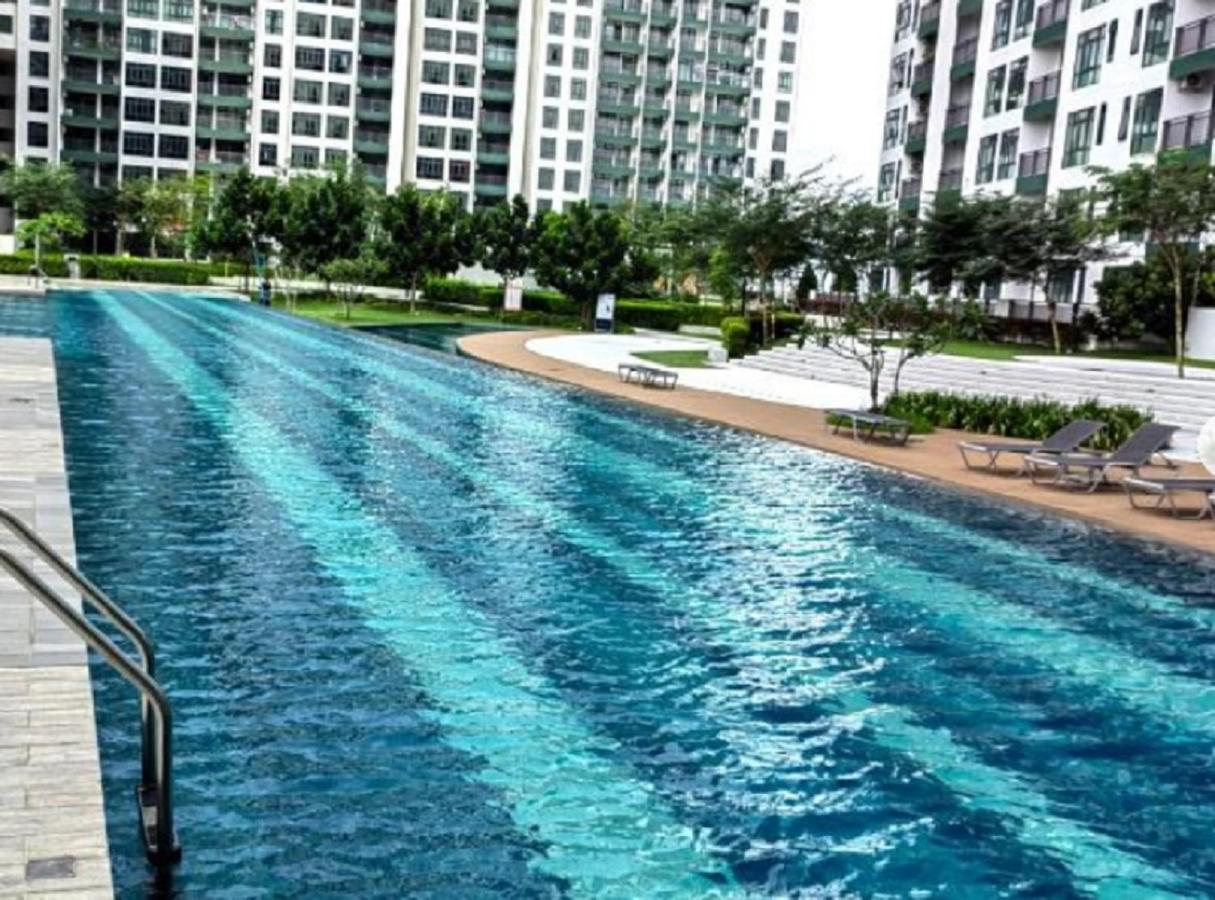 Homenest Jb City Poolview Suite By Cozy Home 조호르 바루 외부 사진